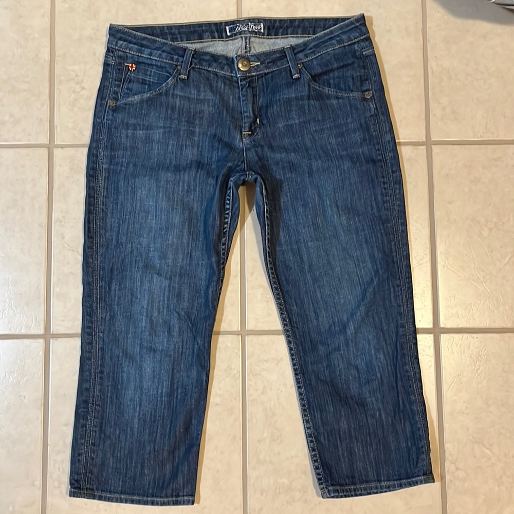 Womens size 30 Hudson Capri Blue Jeans with flap pockets
